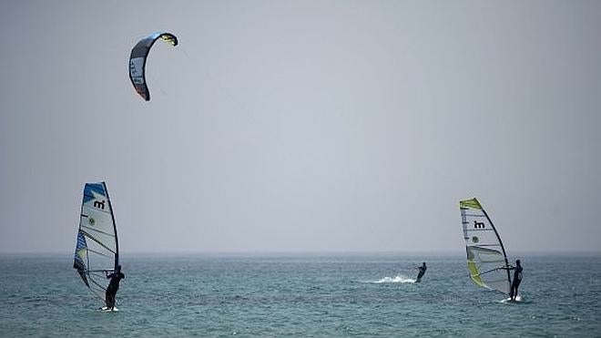 Los deportes de vela, desterrados del Saler al Perellonet