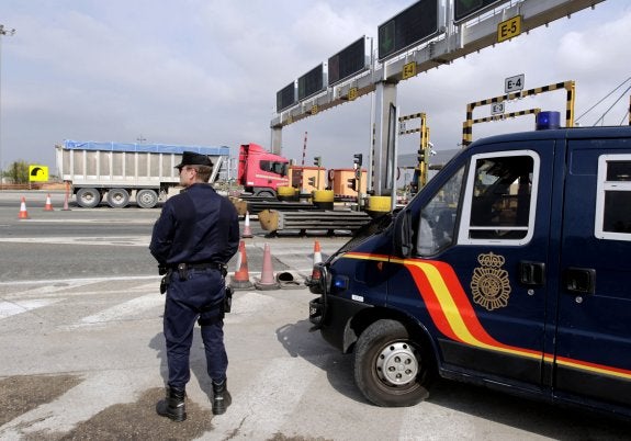 Policías denuncian la falta de medios para controlar el nuevo ferry a Argelia