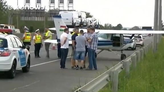 Aterrizaje de emergencia en plena autopista cerca de Budapest