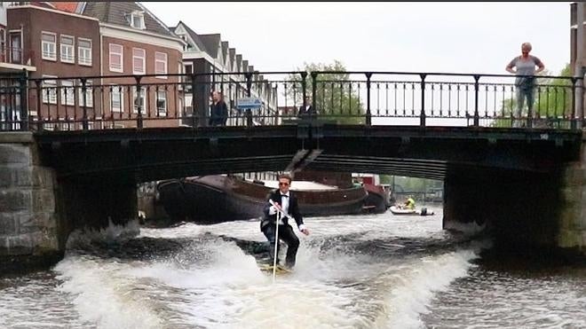 Wakeboarding por los canales de Ámsterdam