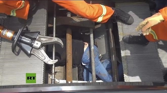 Sobrevive a un accidente en una escalera mecánica