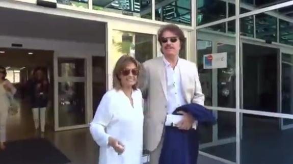 M.ª Teresa Campos recibe el alta junto a Bigote Arrocet y su hija Carmen Borrego