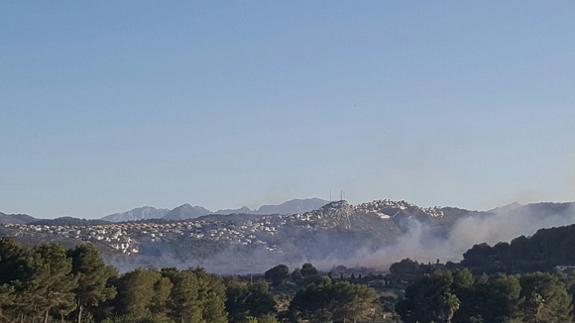 Incendio de la partida Bisserot de Pedreguer, junto a la montaña de la urbanización la Sella