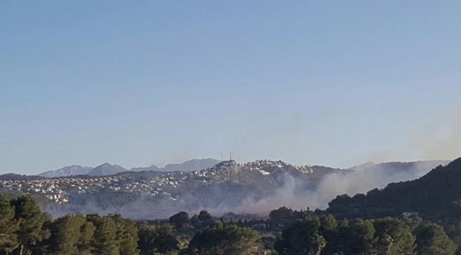 Incendio de la partida Bisserot de Pedreguer, junto a la montaña de la urbanización la Sella