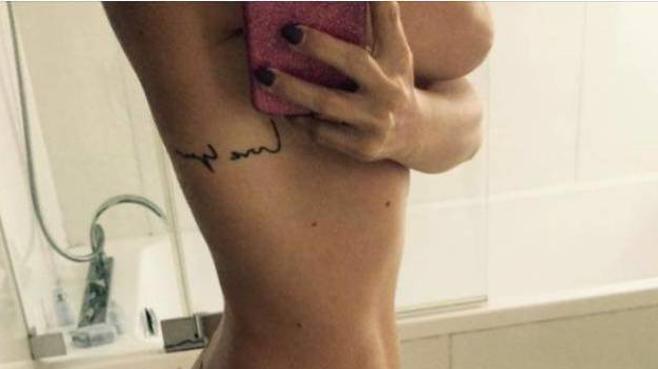 Soraya Arnelas se desnuda para desmentir su «extremada delgadez»