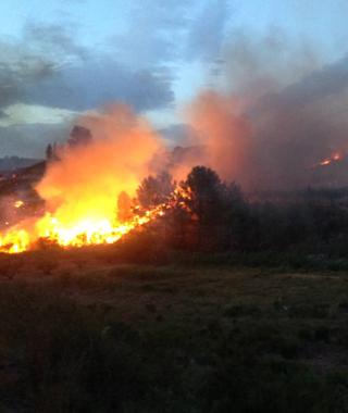 Un incendio forestal cerca las poblaciones de Bolbaite, Anna, Chella, Estubeny, Cotes y Sellent