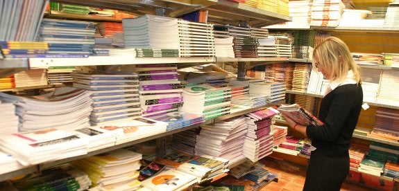 Los padres seguirán pagando libros el curso que viene pese a la promesa de gratuidad