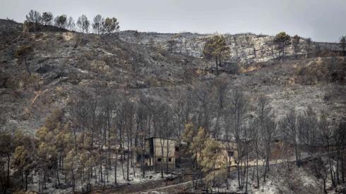 El incendio de Bolbaite, controlado; el de Carcaixent aún mantiene dos focos activos