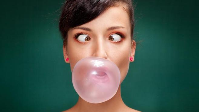 ¿Qué pasa si te tragas un chicle?