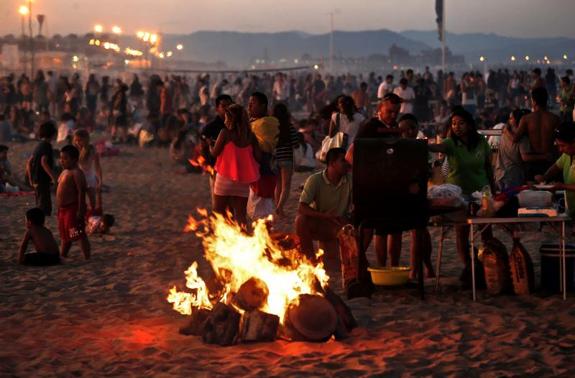 La Noche de San Juan en Valencia con menos alcohol y menos heridos en 10 años