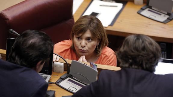 Les Corts rechaza una nueva ley de señas de identidad