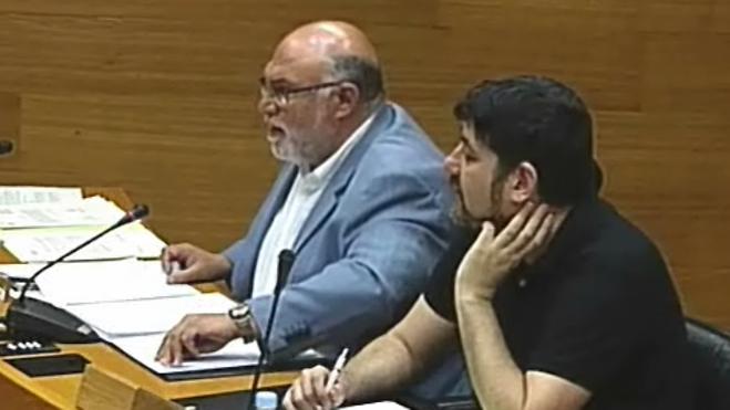 «Si quieren que la consellera venga más a Les Corts, pónganle un piso cerca»