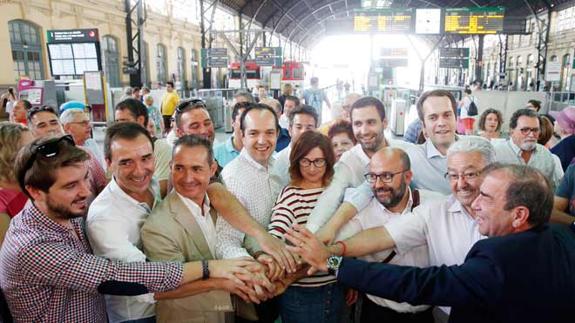 Doce alcaldes valencianos celebran la llegada de la línea C-3 a la Estación del Norte