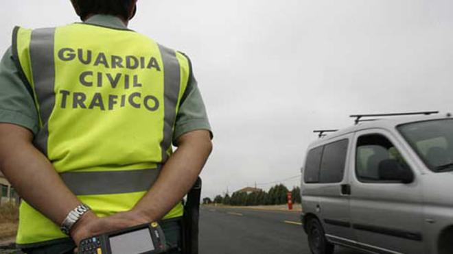 Qué debes hacer cuando te da el alto un Guardia Civil de Tráfico
