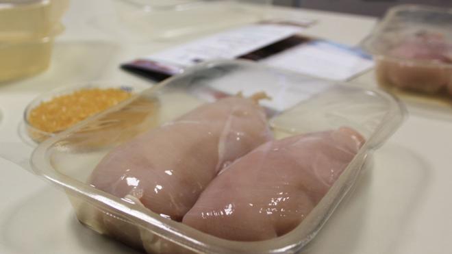 Por qué no debes lavar el pollo antes de cocinarlo