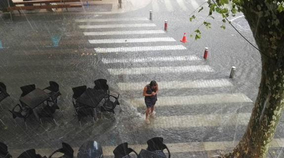 Primeras inundaciones por las tormentas en la Comunitat