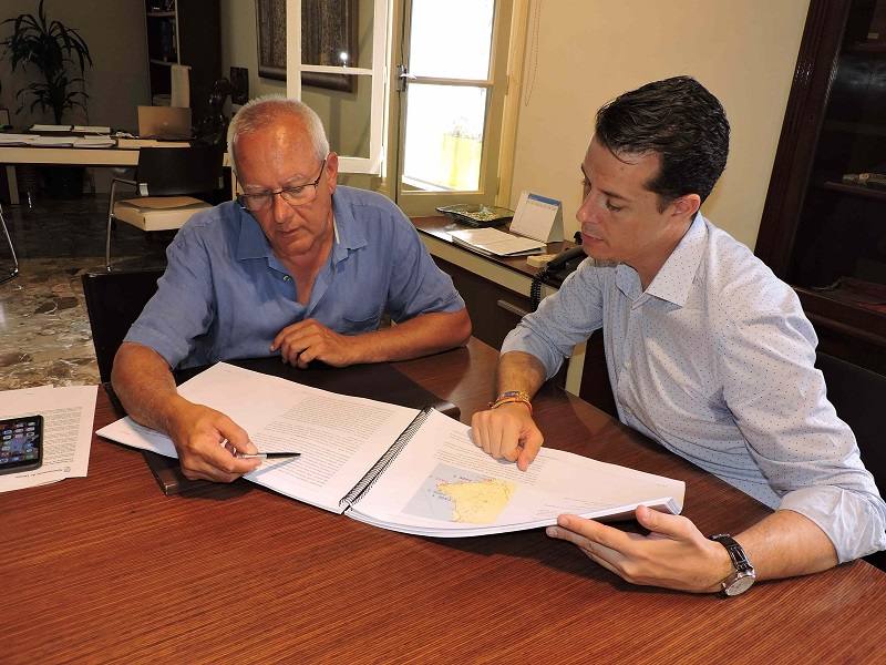 El presidente de la FVMP se reúne con el alcalde de Dénia para mostrarle su apoyo al proyecto del Tren de la Costa