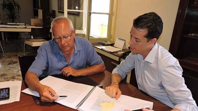 El presidente de la FVMP se reúne con el alcalde de Dénia para mostrarle su apoyo al proyecto del Tren de la Costa