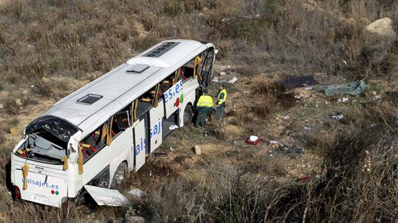 El conductor del autobús accidentado en Dos Aguas acepta una pena de 4 meses