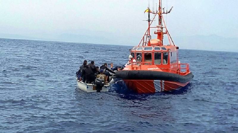 Siete menores entre los 22 rescatadas en la costa de Alicante