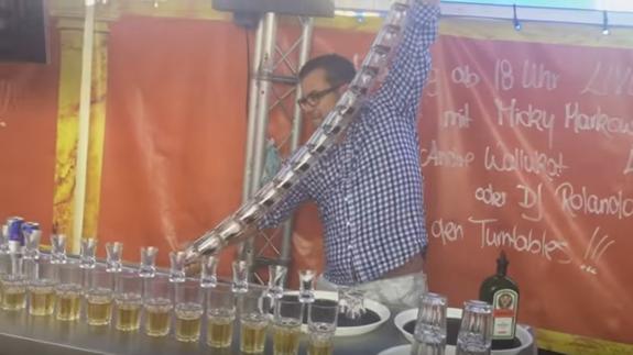 Prepara 17 jägerbombs sin derramar ni una gota