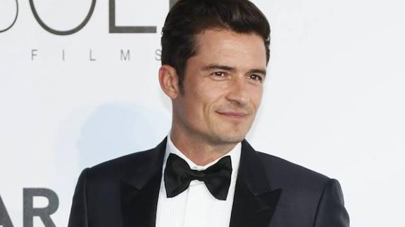 Orlando Bloom enseña más de la cuenta en Cerdeña