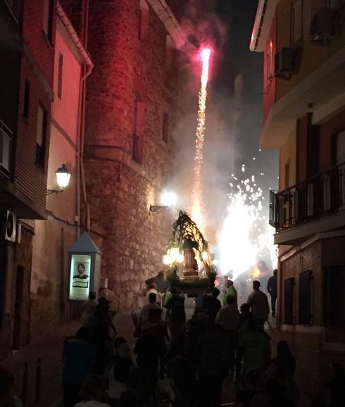 La pólvora invade Serra para festejar San Roque