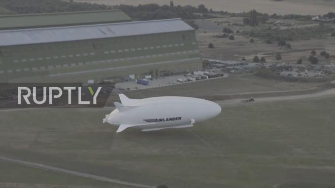 El dirigible más grande del mundo vuela por primera vez