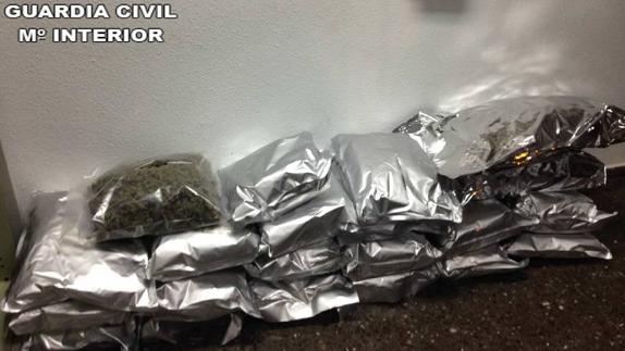 Descubren 20 kilos de marihuana entre toallitas húmedas en un camión en el peaje de Sagunto