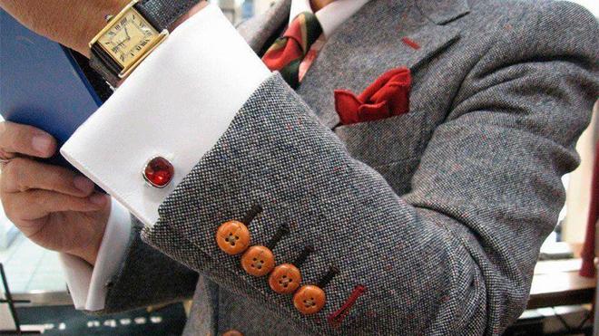 ¿Sabes para qué sirven los botones de los puños de las chaquetas de los trajes?