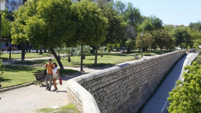 La policía desaloja la acampada de las Alameditas tras las quejas vecinales