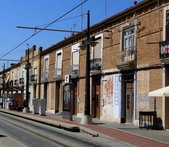 Los inquilinos de la Lonja del Cabanyal podrán comprar las viviendas