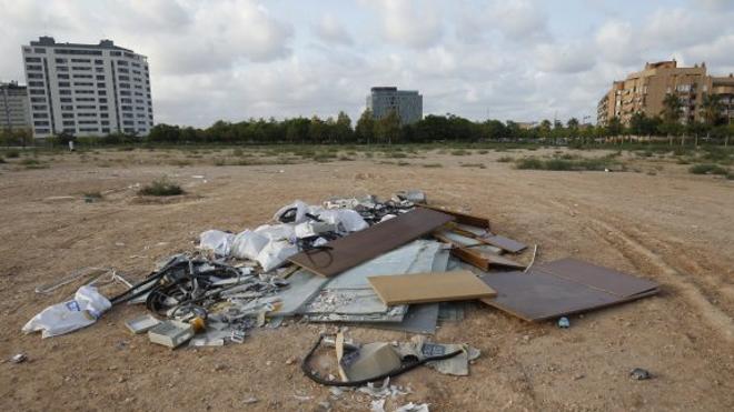 La basura se adueña de las Moreras