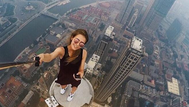 Los selfies de vértigo de Ángela Nikoláu
