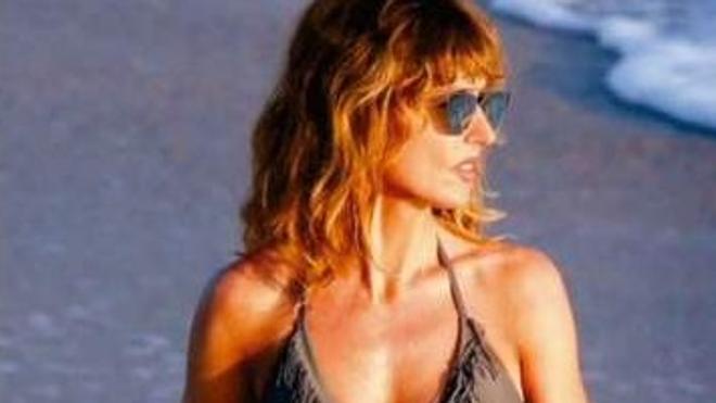 Emma García luce así su tipazo en la playa