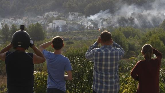 La Guardia Civil busca al pirómano autor de los 4 focos del incendio de Xàbia