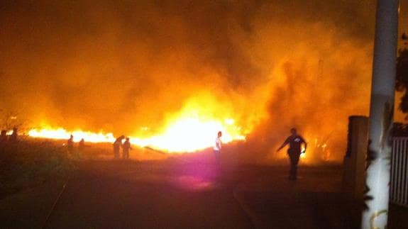 Incendio | El fuego arrasa la Granadella y destruye casas en Xàbia y Benitatxell
