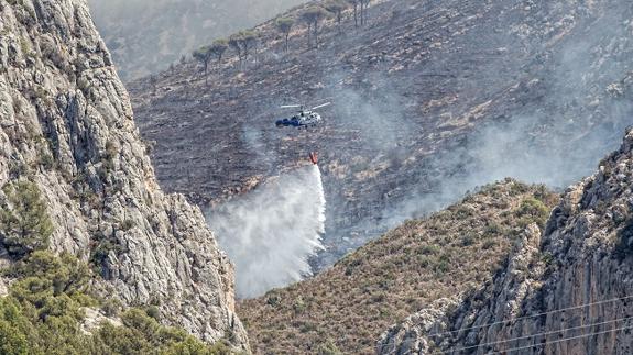 Más de 1.100 hectáreas quemadas entre los incendios de Bolulla y Benitatxell