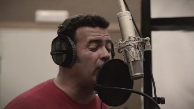 Así suena 'Chiquilla' para concienciar sobre el poder de la música en personas con Alzhéimer