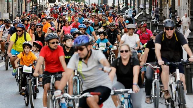Horario y calles cortadas el Día de la Bicicleta y la Patinada en Valencia 2016