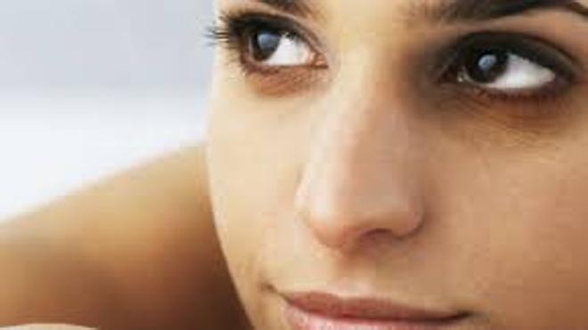 Cómo eliminar las ojeras oscuras bajo los ojos
