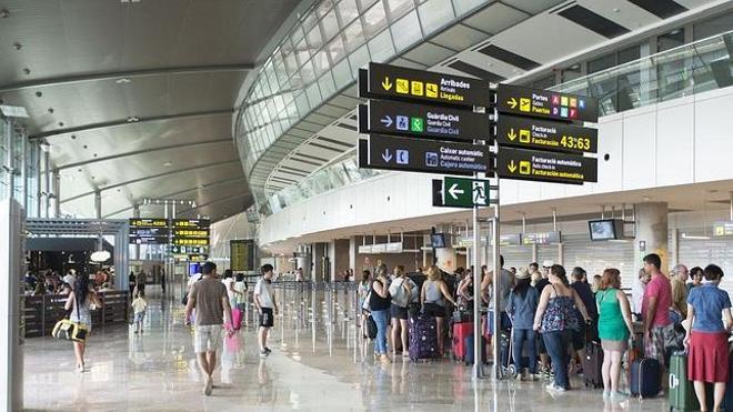 ¿Viajas en avión? Aquí tienes todas las claves wifi de los aeropuertos