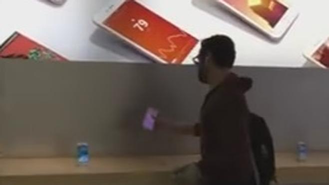 Destroza una tienda Apple con una bola de petanca