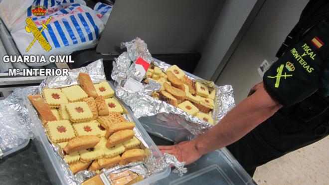Intervienen 208 paquetes de tabaco camuflados en cajas de galletas en el aeropuerto