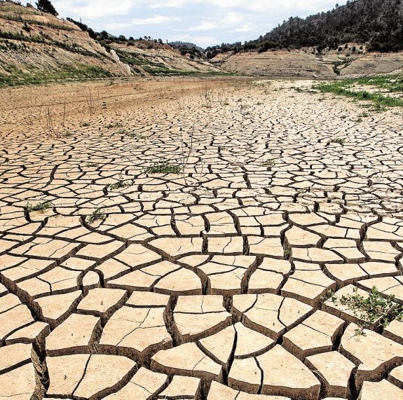 Dos años consecutivos con el doble de lluvias que las actuales atajarían la sequía