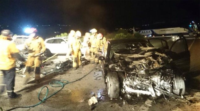 Una mujer muerta y un herido al chocar frontalmente en la carretera de acceso a Dénia