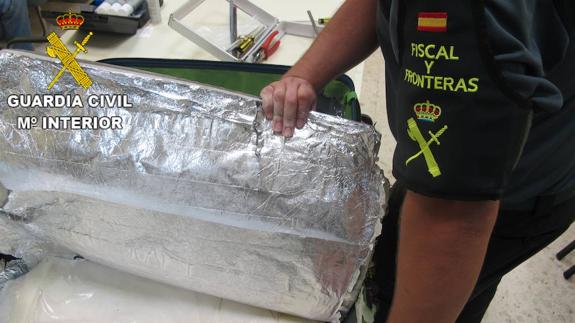 Pillado con dos kilos de cocaína en las maletas en el aeropuerto de Valencia