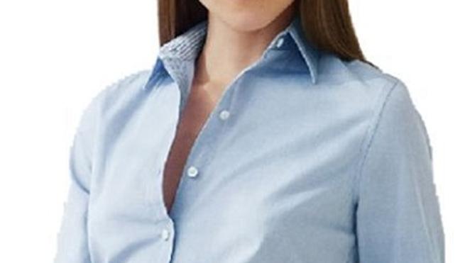 ¿Por qué los botones de las camisas de las mujeres están a la izquierda y los de los hombres a la derecha?
