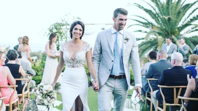 Phelps muestra la primera foto de su boda