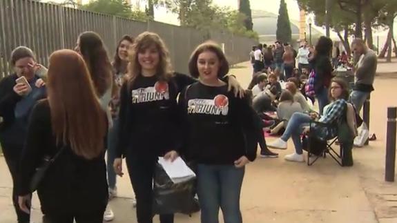 Colas de fans para ver el concierto del reencuentro de 'Operación Triunfo'